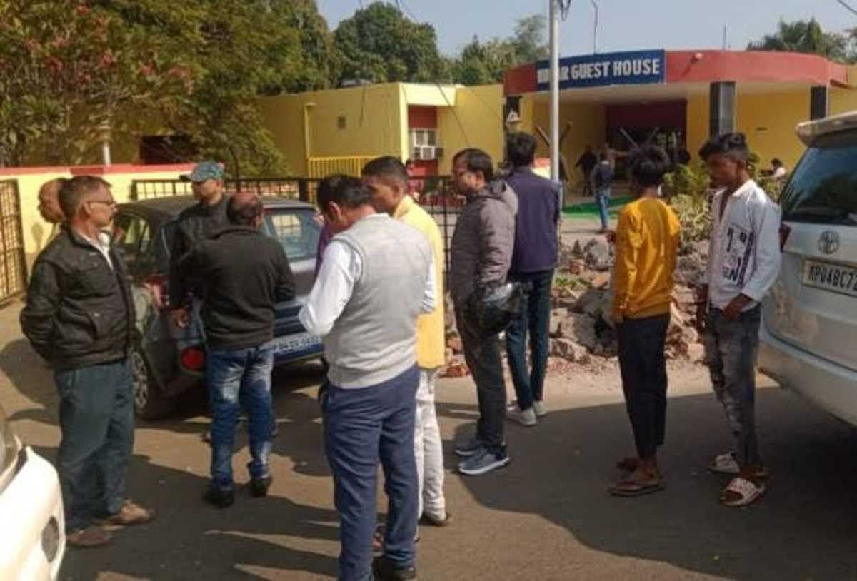 अतिक्रमण हटाने पर हंगामा, पटवारियों को पीटा, मामला सिक्सलेन कोलार प्रोजेक्ट का